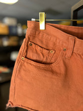 Load image into Gallery viewer, Georgia Peach Dukes | by Levi’s| Size 32 inches