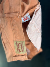 Load image into Gallery viewer, Georgia Peach Dukes | by Levi’s| Size 32 inches
