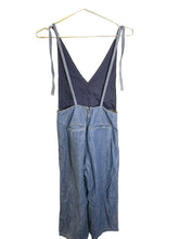 Load image into Gallery viewer, Farmer in the Dell | by Forever 21 Contemporary | Size Medium
