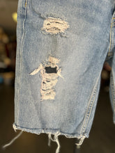 Load image into Gallery viewer, Shredded Wheat Shorts | by Levis| Size 34in
