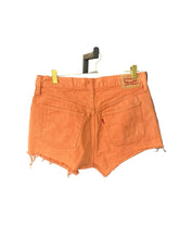 Load image into Gallery viewer, Georgia Peach Dukes | by Levi’s| Size 32 inches
