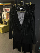 Load image into Gallery viewer, "What is that? Velvet?" 2 Piece suit| By Sofia Vergara| Size 14/16
