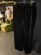 Load image into Gallery viewer, "What is that? Velvet?" 2 Piece suit| By Sofia Vergara| Size 14/16

