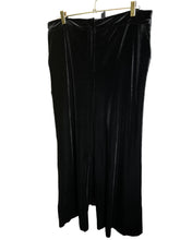 Load image into Gallery viewer, "What is that? Velvet?" 2 Piece suit| By Sofia Vergara| Size 14/16
